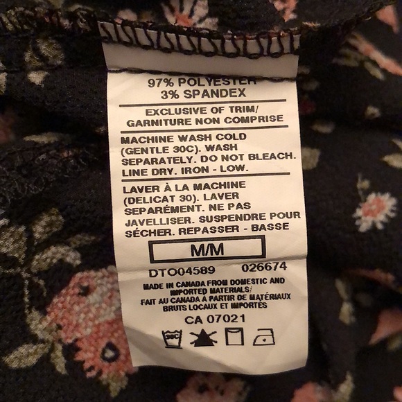 NWOT “Ripe” Floral Tie Front V-Neck Blouse - Picture 13 of 13